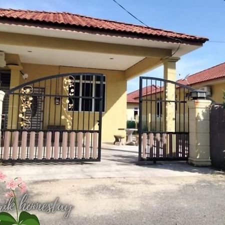 Anggerik Homestay Dungun Kampong Sura Tengah Exterior photo